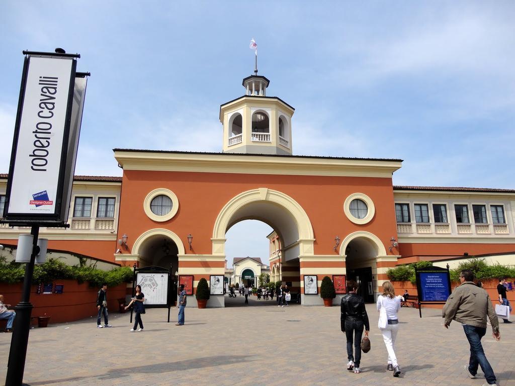 Residence Shopping Outlet Novi Ligure Exterior photo